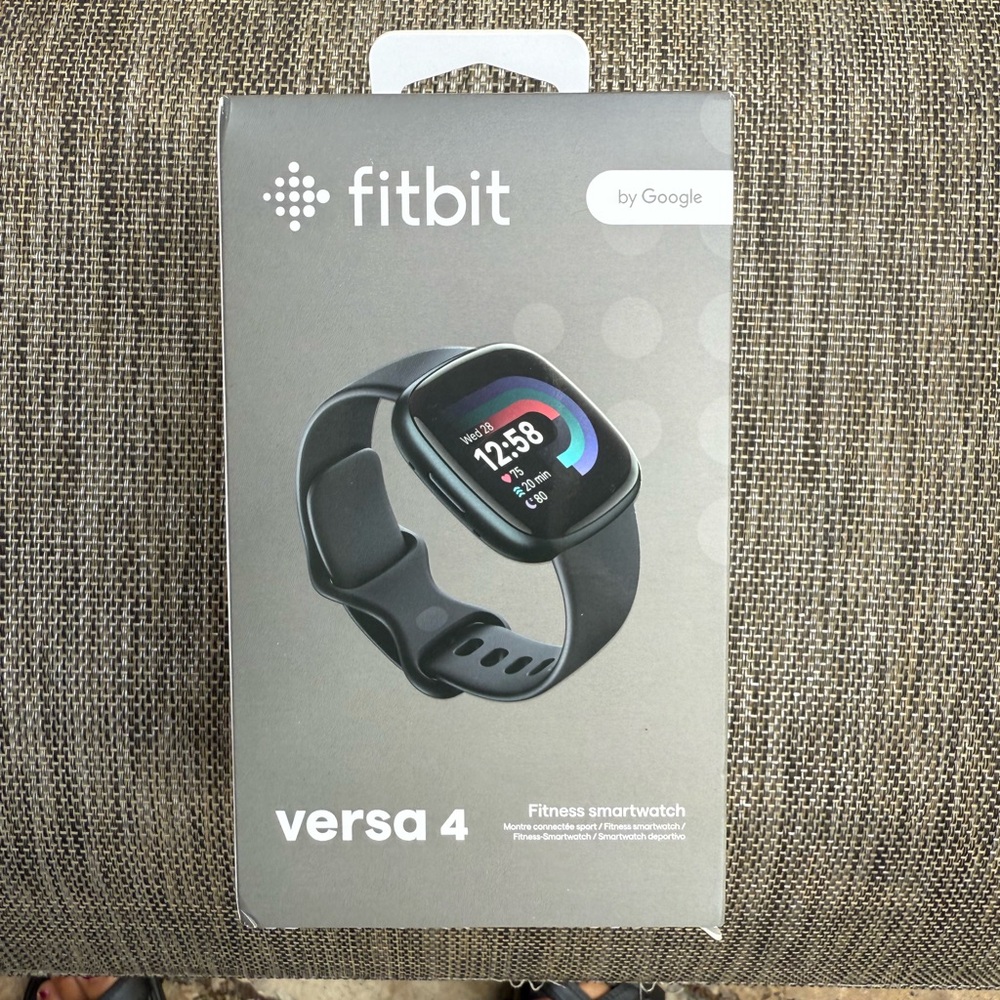 Fitbit Black Smartwatch Versa 4